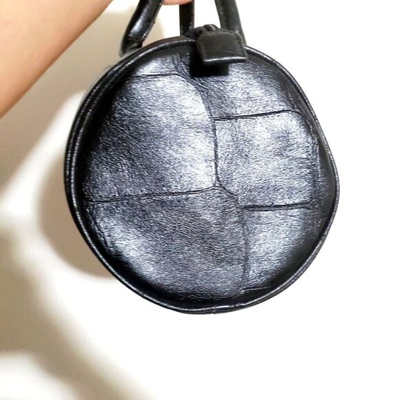 Tommy Hilfiger Black Monogram Bag - Picture 4 of 15